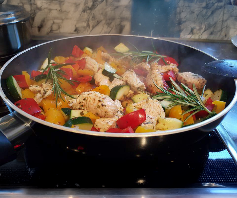 Pfannengericht als Rezeptidee für gesunde Ernährung